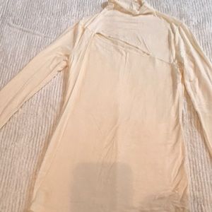 Ivory Guess top with cut-out XS